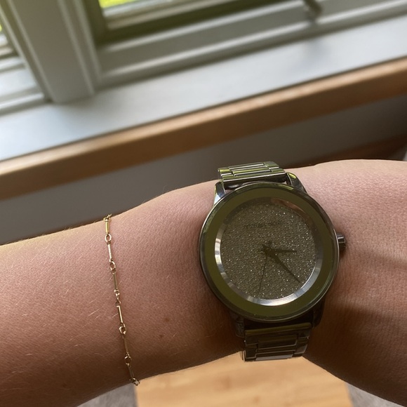 Michael Kors gunmetal watch with diamonds covered face - Picture 4 of 4